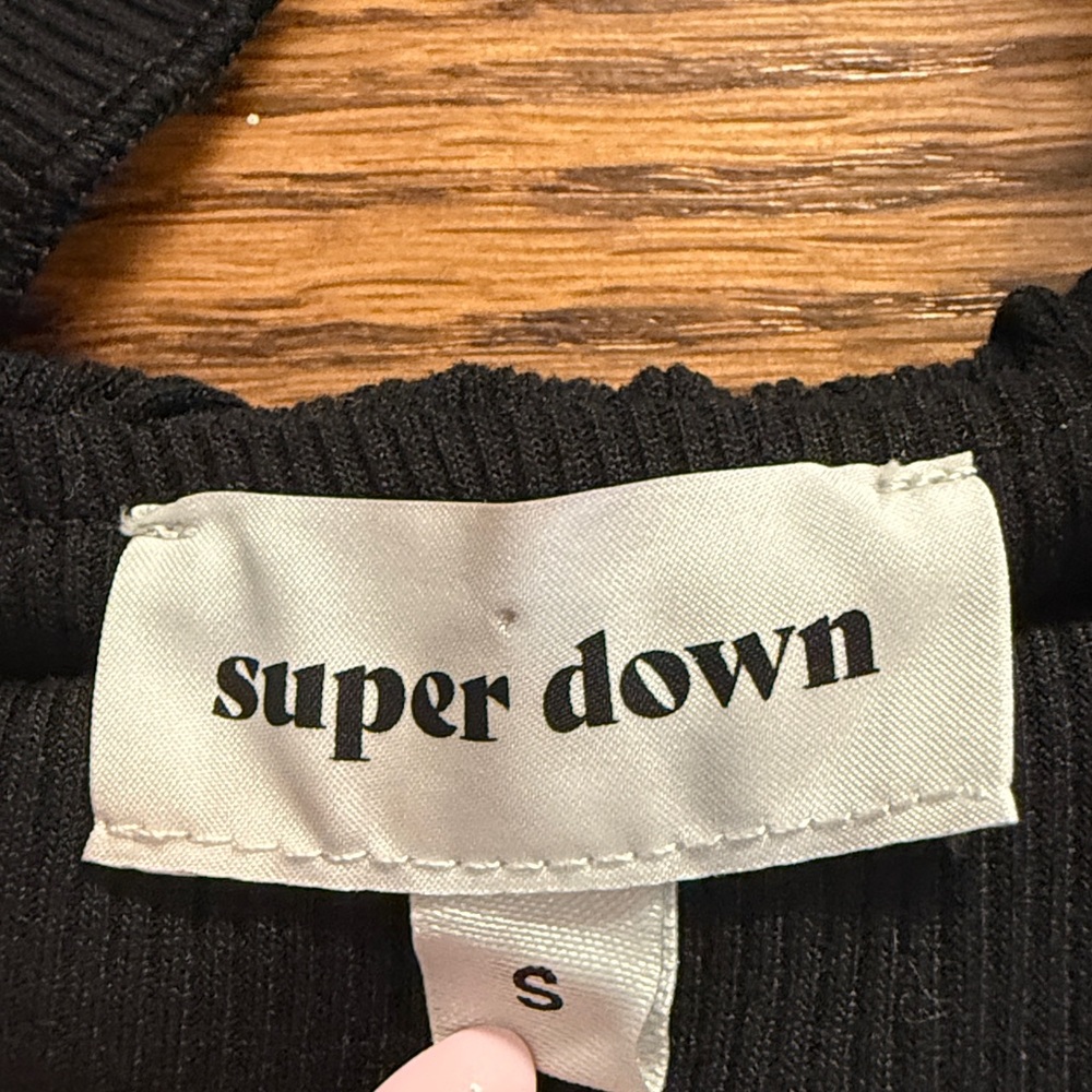 Superdown Black Ruffled Crop Top Size Small - Picture 2 of 3